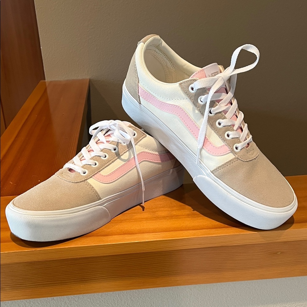 Vans Women's Sneakers in Pink and Tan